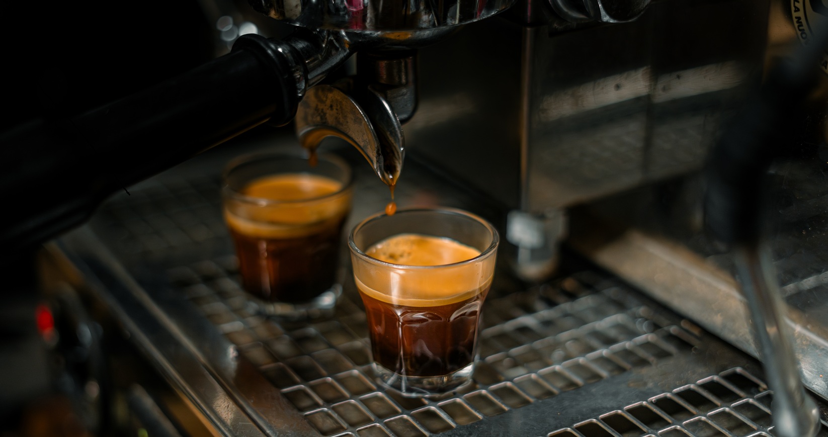 Espresso-Extraktion aus einer Siebträgermaschine